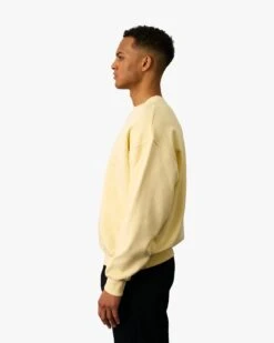 Colorful Standard Organic Oversized Crew - Cedar Brown -Colorful Wear Shop CS1012 Male Organicoversizedcrew Softyellow Model 2 67b551a5 f3b2 4613 8116 3dbb17f9734f